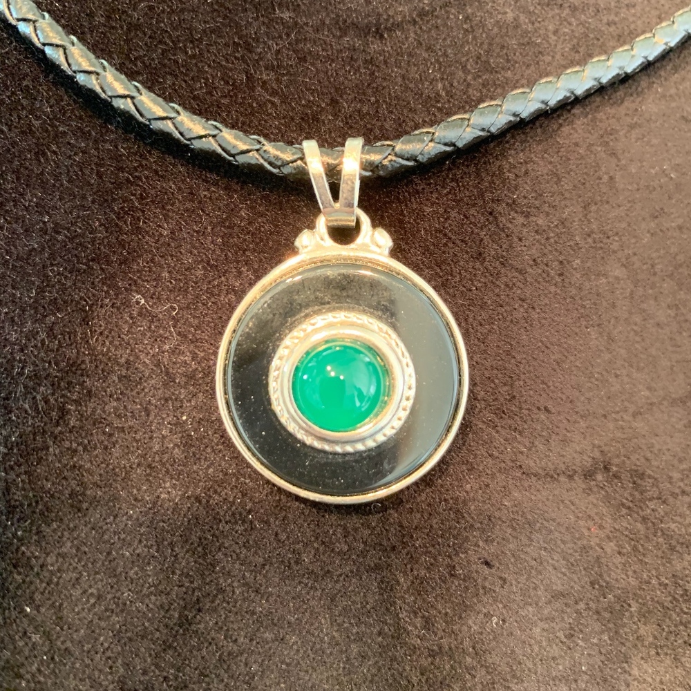 Black and green circle pendent and necklace, 16.5"